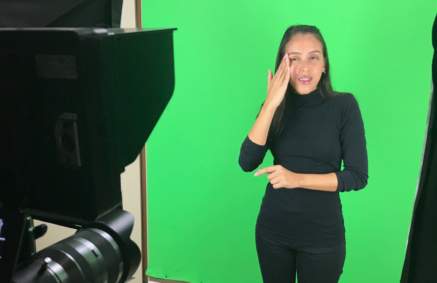 EMPRESA PRODUTORA DE SERVIÇO DE ACESSIBILIDADE AUDIOVISUAL VIDEO SHACK JANELA DE LIBRAS PARA SURDOS