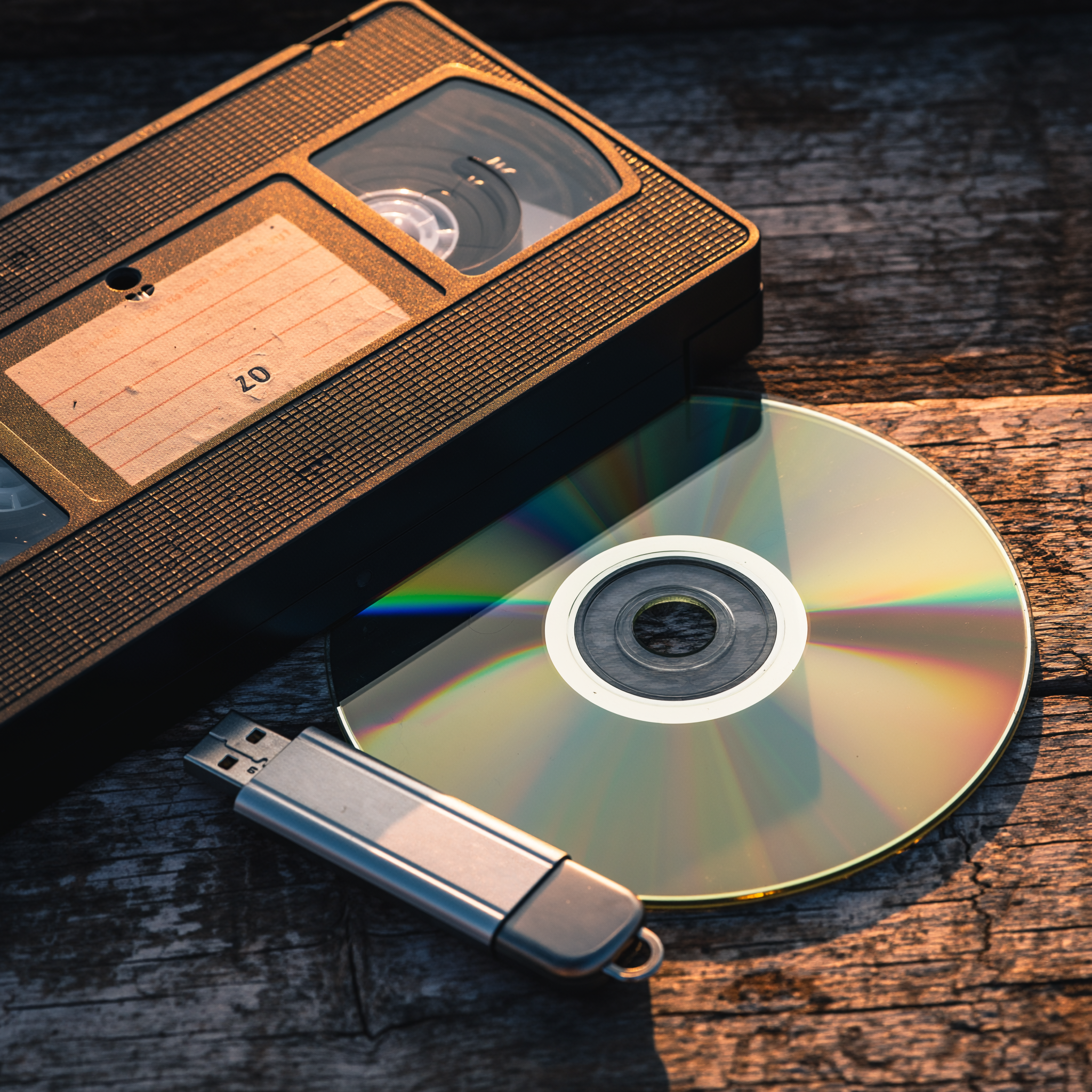 Fita VHS, Pen Drive, DVD