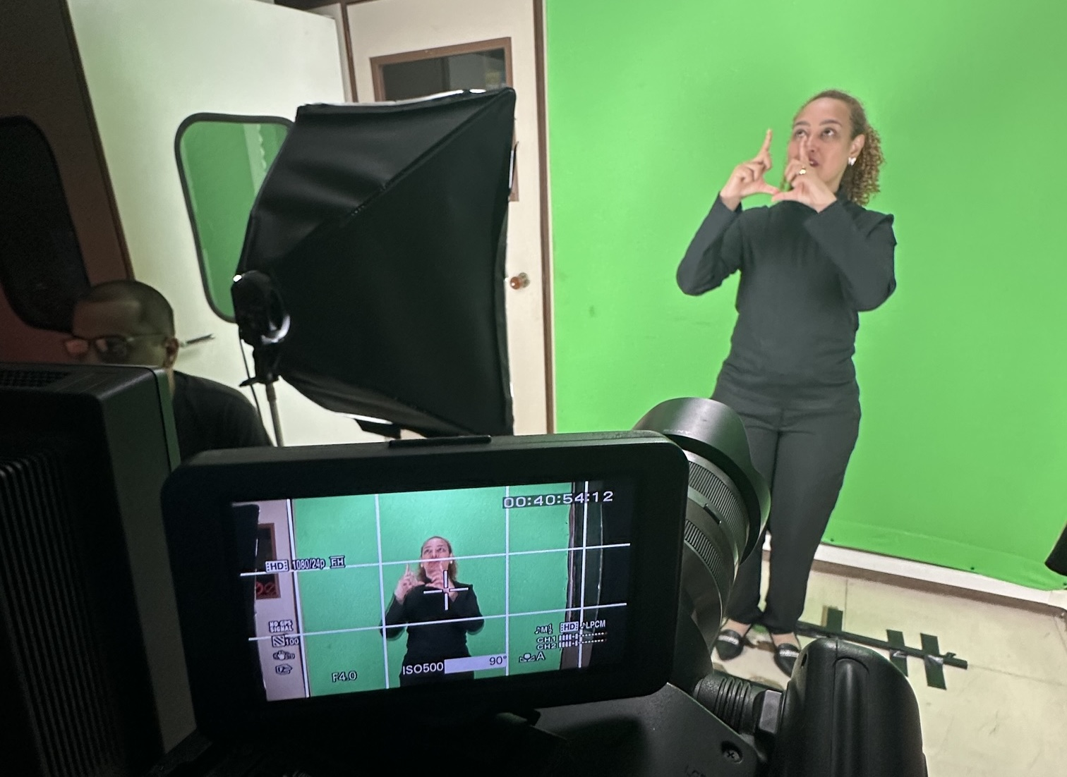 Quer tornar o seu conteúdo audiovisual verdadeiramente inclusivo? Conheça nosso serviço de audiodescrição na Video Shack e solicite um orçamento!